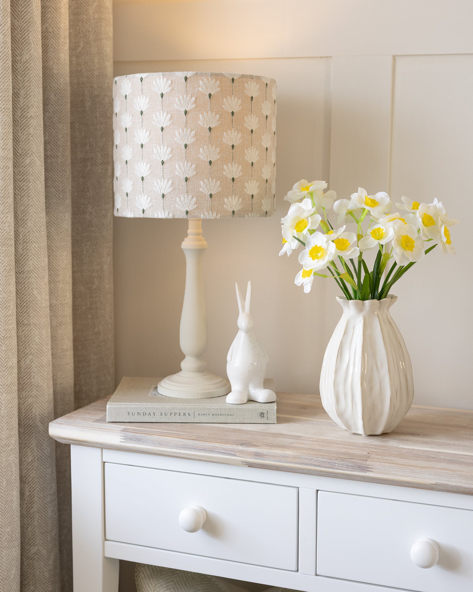 Lillan Off White Poppy Seed Vase