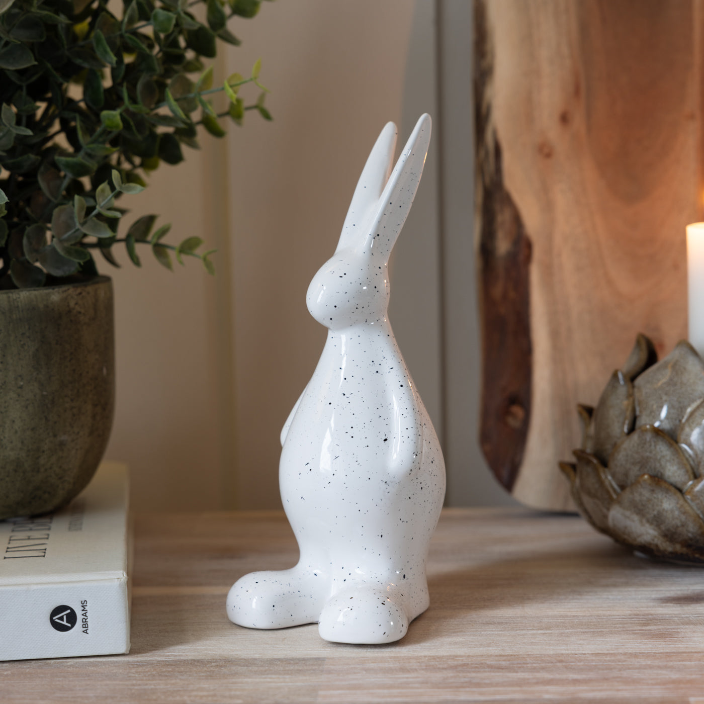 Mona White Dolomite Hare